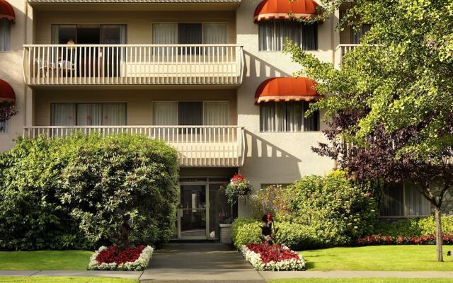 Отель Royal Scot Hotel & Suites Канада, Виктория - отзывы, цены и фото номеров - забронировать отель Royal Scot Hotel & Suites онлайн вид на фасад
