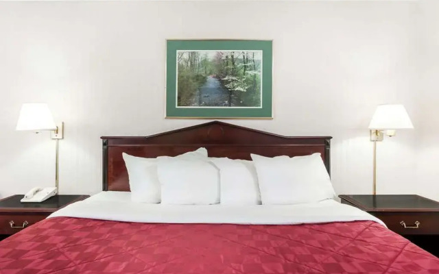 Ramada Glens Falls/lake George Area