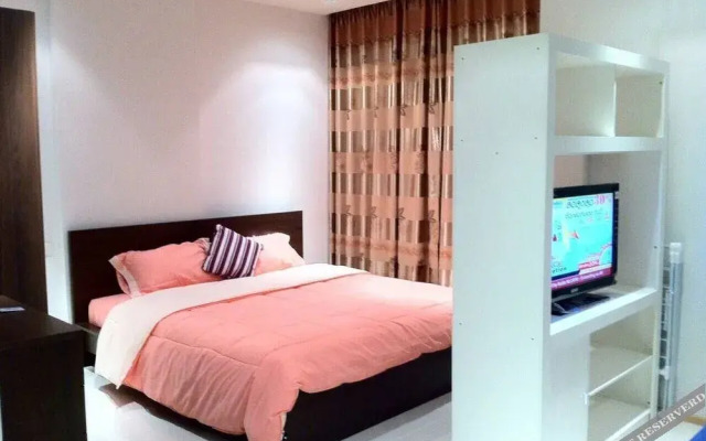 Thanyalak At The Gallery Condominium