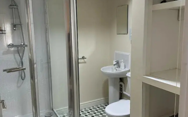 Lovely 2-bed Apartment in Stroud