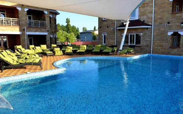 Marseille Resort