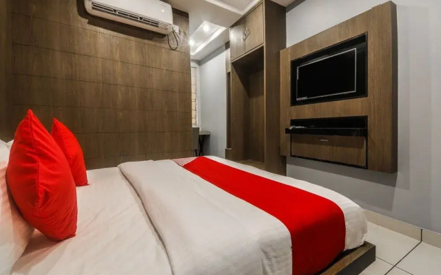 Oyo 17016 Galaxy Inn