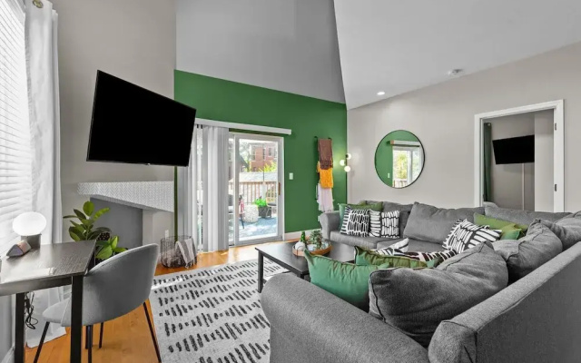 4700 West End Whimsy