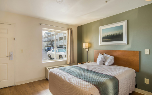 HomeTowne Studios By Red Roof Denver - Airport/ Aurora