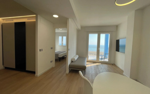 Modern Seafront Flat With Stunning Views