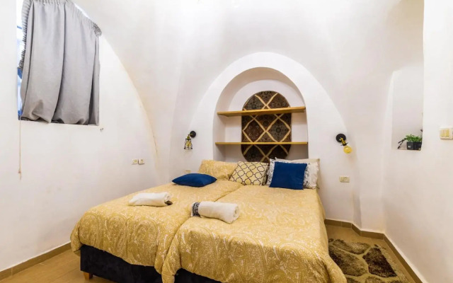 Private House 5 BDR In Mamilla up to 12 People !