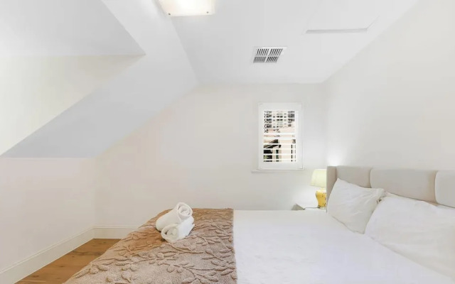 Metawise Luxury 3BR Terrace in The Heart of Sydney