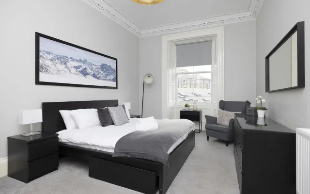 JOIVY 4-Bed Stylish Flat In Edinburgh City Centre