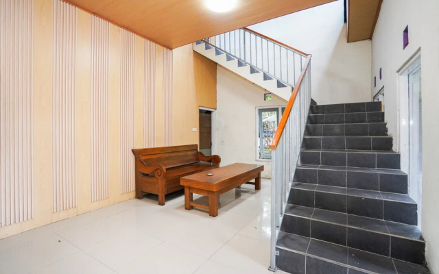 RedDoorz near Terminal Bus Tingkir Salatiga