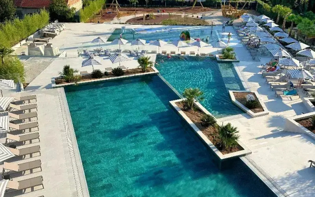 Molum Hotel & Residences