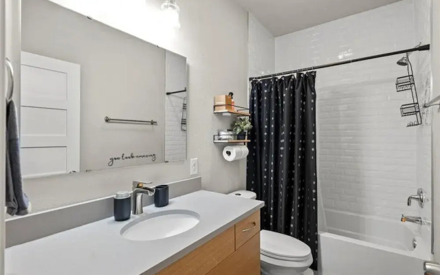 Spacious 3BR w Parking Pet Friendly