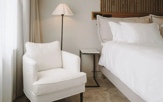Season Hotel
