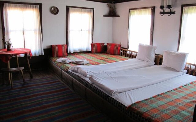 Отель Hadjigergy's Guest House Болгария, Сливен - отзывы, цены и фото номеров - забронировать отель Hadjigergy's Guest House онлайн комната для гостей