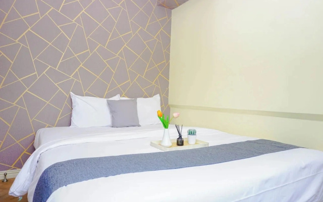 Modern Space And Restful 2Br At Apartment Meikarta