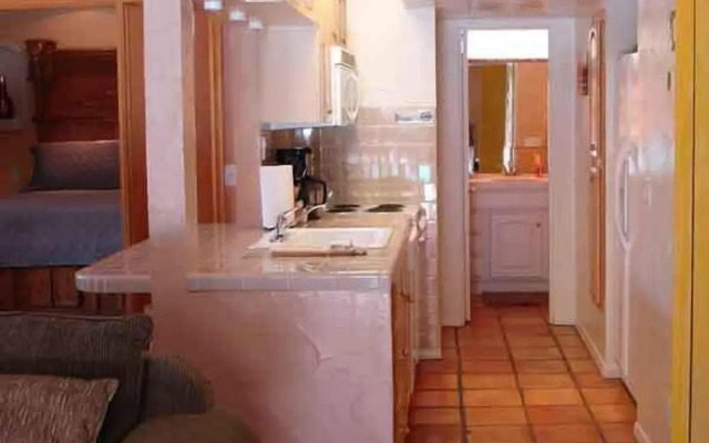 Coyote Inn - 21 and Over - A Town & Desert Boutique Hotel
