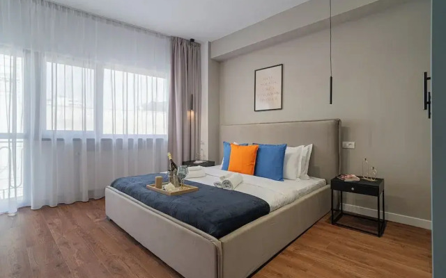 Playful & Trendy 2BR on Regina Elisabeta, Steps to Cismigiu Gardens | Bathtub & Boulevard Views