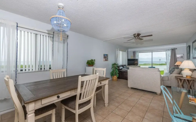 Maria's Lovely Beachfront home