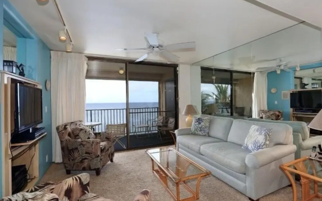 Kihei Beach, #509 2 Bedroom Condo by RedAwning