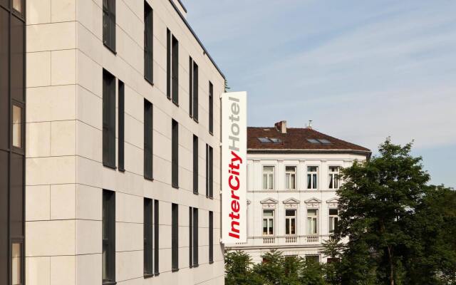 Отель InterCityHotel Bonn вид на фасад