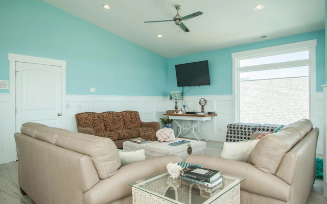 Conch Out by Oak Island Accommodations