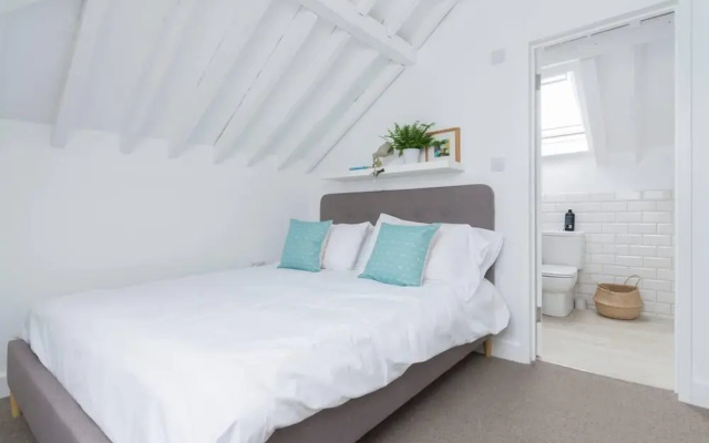 Simple Coastal Luxury Near Southwold Sleeps 10