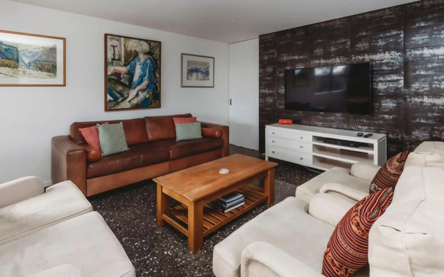 Desirable On Devon - Central City