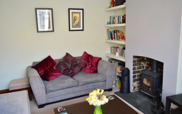 Charming 2 Bedroom House With Terrace