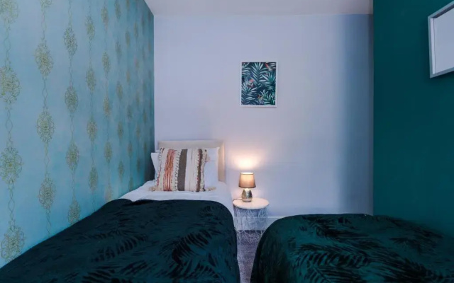 ✪ LEISURE/BUSINESS ✪ 3 Bed House /W Parking ✪ WiFi
