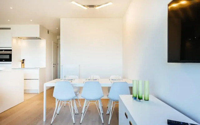 Apartment on Zeedijk With Stunning Sea View