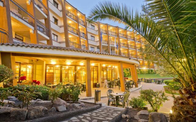 Apart-hotel GHT Tossa Park вид на фасад
