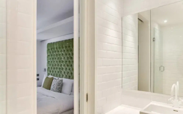 Luxury 2-bed, 2-bath Loft-style Flat in Covent Gdn