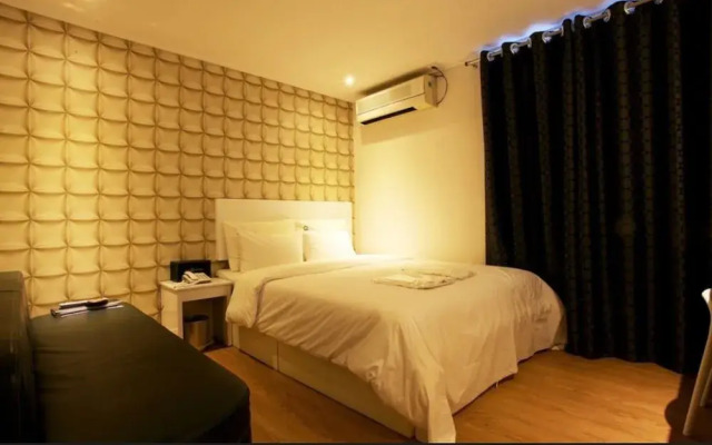Reem Hotel