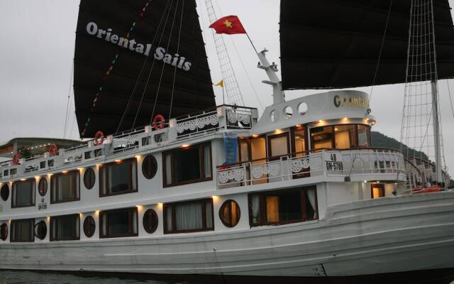Отель Oriental Sails вид на фасад