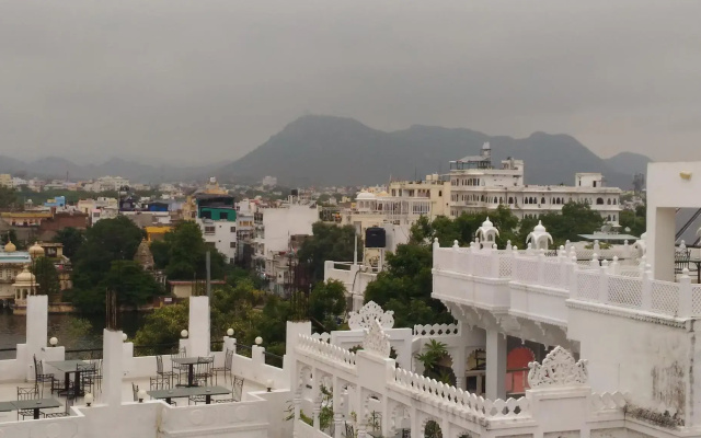 Hotel Ishwar Palace