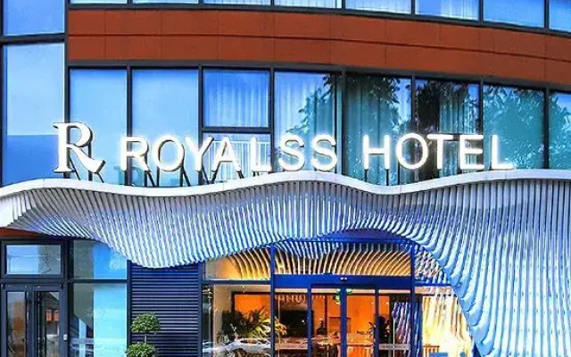 MeHood  R  ROYALSS HOTEL