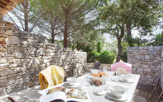 Maisonette in Gordes Near Vaucluse Hills