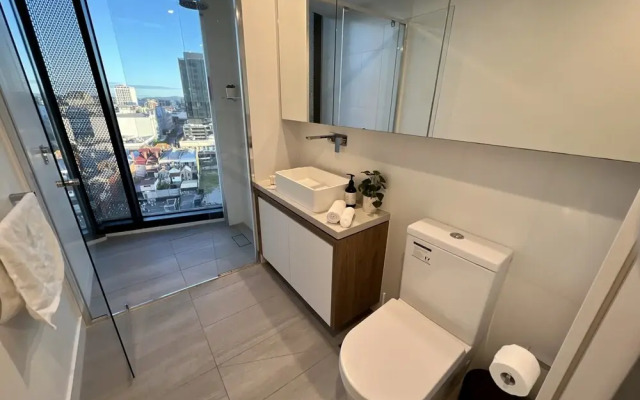 Stylish 1-bed With Pool, Gym & Free Parking