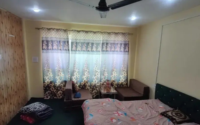 Hatyz Guest House And Restaurant