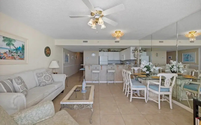 Pelican Beach 1202 1 Bedroom Condo by Pelican Beach Management