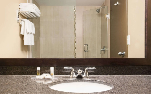 Days Inn by Wyndham Calgary Northwest