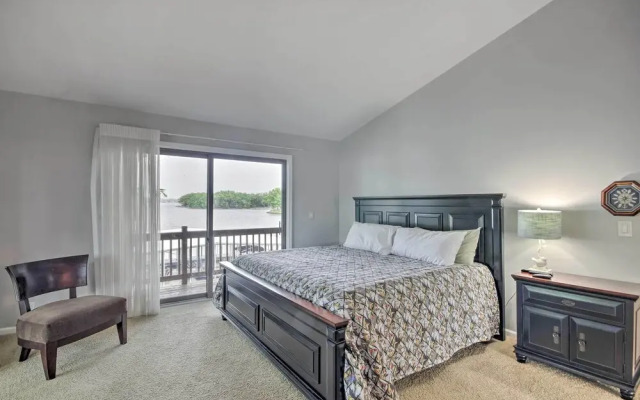 Hot Tub, Dock! Waterfront Lake Ozark Home!