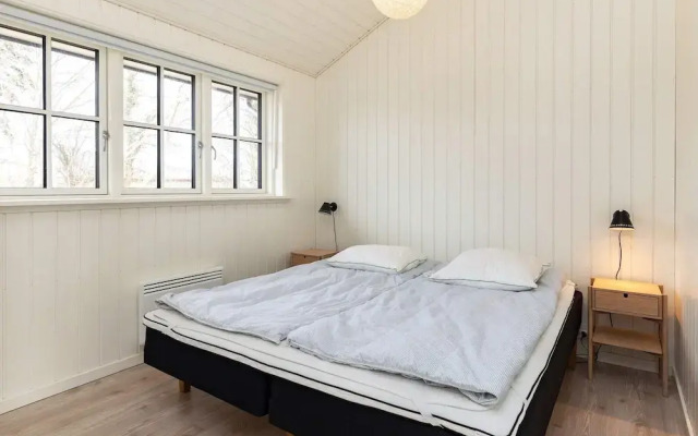 6 Person Holiday Home in Martofte