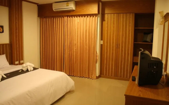 Santi White House Patong Hotel