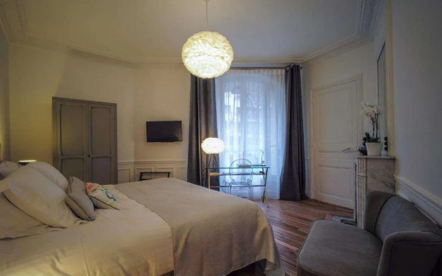 Relais12Bis Bed & Breakfast By Eiffel Tower