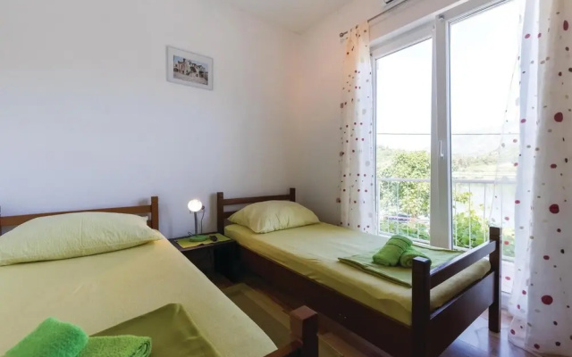 Nice Home in Bacinska Jezera With Wifi and 3 Bedrooms
