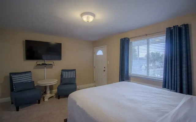 Oak Shores-Oak Shores Studio 4