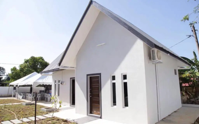 Belukar Lodges Private Homestay