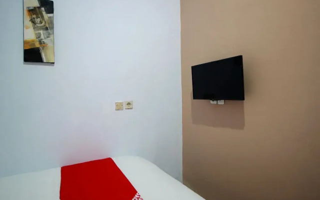 RedDoorz near Jalan Soeprapto Bengkulu