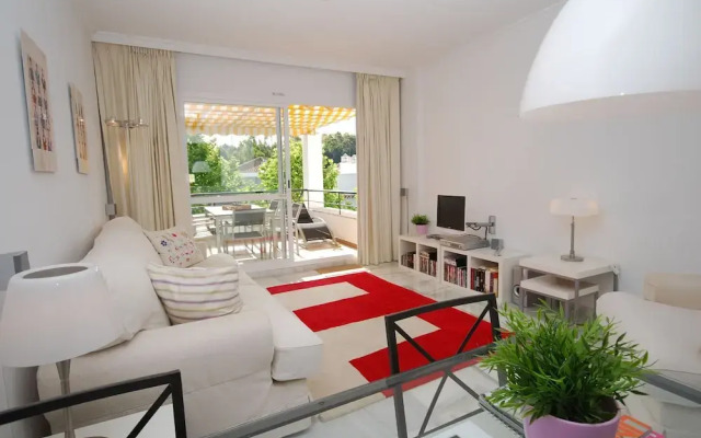 Beautiful Apartment in Nueva Andalucía With Swimming Pool