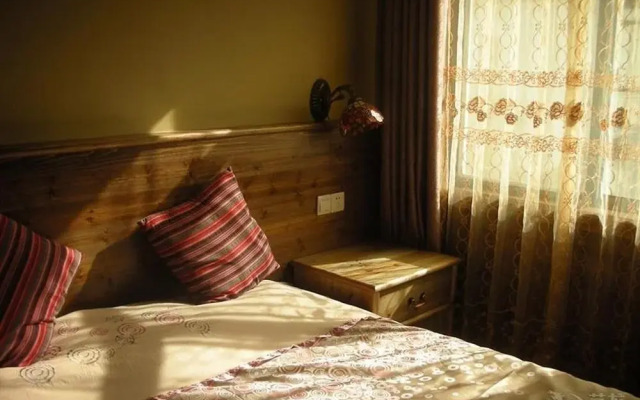 Jiabainong Hostel